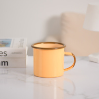 Vente en gros de tasses à café émaillées vintage souvenirs pour camping en émail avec design classique en acier inoxydable pour eau et bière