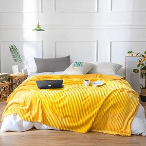 Manta de Felpa Amarilla Acogedora, Cobija Cálida para Sofá, Cama, Sala de Estar, Manta Decorativa Suave para el Hogar - Product Image 2