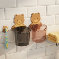 Oasisgalore – Ensemble support mural en plastique pour brosses à dents avec peigne, brosse, distributeur de lotion, ours en peluche, 2 tasses et accessoires pour savon