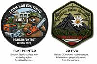 Vente en gros de patchs et badges en velcro personnalisés en PVC souple 3D en relief. Idéal pour la promotion de la marque sur les chapeaux et les uniformes.