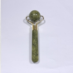 Rodillo facial de jade Xiuyan verde claro de alta calidad para aliviar la fatiga, rodillo de jade anti-hinchazón y set de guasha. - Product Image 6