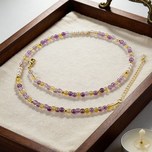 Collana Artigianale Viola con Perline Miste e Piccolo Ciondolo a Chiave, Catena Regolabile in Oro, Gioielli alla Moda per Donna, Uso Quotidiano - Product Image 5