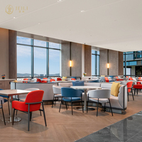 Ensemble de mobilier JEILI pour hôtel, cantine, restaurant commercial : table et chaises en bois avec structure en fer, idéal pour les projets hôteliers