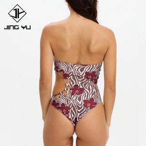 Traje de Baño de Lujo de Alta Calidad con Estampado Hawaiano, Traje de Baño de una Pieza sin Tirantes con Aberturas, Personalizado, de Nailon Reciclado - Product Image 3