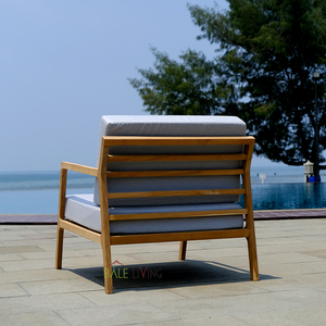 Découvrez le luxe en plein air avec la chaise Ibiza, fabriquée en teck durable, alliant élégance et résistance naturelle pour le jardin. - Product Image 4