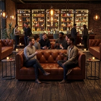 Banquette en cuir châtain capitonnée avec boutons, mobilier de bar, table en bois, sièges commerciaux personnalisables, OEM Chine