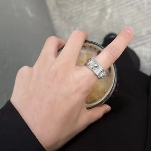 แหวนผิวดวงจันทร์ดวงจันทร์กลางวงแหวนสเตนเลสไม่เรียบ Lunaire superficie marteau - Product Image 2