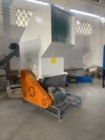 Grote invoeropening plastic crusher, zware plastic krat- en mandenversnipperaar, stille plastic afvalrecyclingmachine