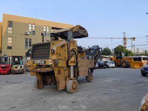 Fraiseuse à froid CAT PM102 d'occasion, largeur de fraisage 1000 mm, machine de fraisage routier Caterpillar pour la réparation des routes en asphalte - Product Image 3