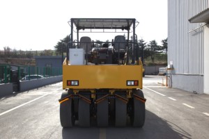 Rodillo Compactador de Neumáticos para Carreteras de 16, 20, 22, 26 y 30 Toneladas con Motor y Tracción, el Más Vendido y de Alta Demanda - Product Image 4