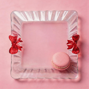 <span class=keywords><strong>Assiette</strong></span> à dessert <span class=keywords><strong>carrée</strong></span> romantique française en verre sans plomb, écologique, avec poignées en ruban rouge, bord ondulé cannelé, faite à la main et soufflée à la bouche - Product Image 4