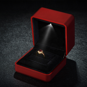 Boîte de bague de mariage LED personnalisée de haute qualité Emballage de bijoux personnalisé carré pour les mariages et les occasions spéciales - Product Image 5