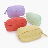 Organisateur de maquillage pour filles en nylon doux Pochette à fermeture éclair Trousse de toilette portable Cadeau Pochette cosmétique Bouffante Logo personnalisé
