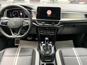 Volkswagen T-Roc 2023 1.5TSI 300TSI 2WD Edición Starlight, Automático, Amarillo, Pintura Original, Auto Usado - Product Image 6