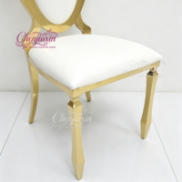 Fabrication en gros de chaises de mariage empilables en métal en cuir blanc en acier inoxydable doré de luxe pour les événements de fête des mariés
