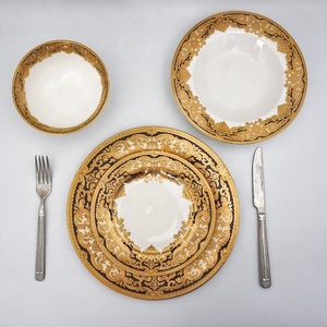 <span class=keywords><strong>Service</strong></span> de table de luxe 16 pièces <span class=keywords><strong>noir</strong></span> Ouzbékistan, nouveau <span class=keywords><strong>service</strong></span> de <span class=keywords><strong>vaisselle</strong></span> en porcelaine dorée gaufrée, assiettes en porcelaine fine pour usage domestique - Product Image 1