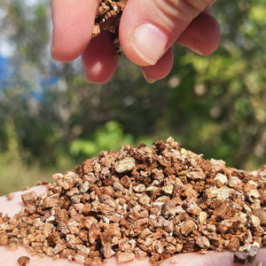 Vermikulit Bijih Emas Mentah Berkualitas Tinggi Harga Terjangkau Tidak Diembunkan Emas Tereksfoliasi Harga Terbaik Pasar Vermikulit Diembunkan - Product Image 3