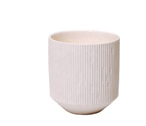 China Factory Engraved Logo <b>White</b> Luxury Matte Black Porcelain Candle Vessels Empty Ceramic Candle Jars Candle Containers - Product Image 3