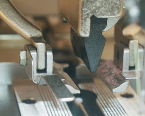 Zoje <span class=keywords><strong>Europe</strong></span> Zoje Zj5821A Set Machine électronique boutonnière à œillets Machine à coudre complète - Product Image 5
