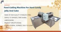 Automatische cake-snijmachine voor het maken van 7-vormige sesam-marshmallow-eiwitrepen, karamel, snoep, ontbijtgranen, nougat en gekonfijt fruit.