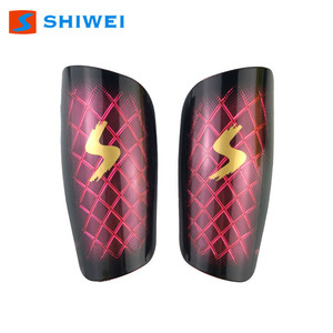 Protège-tibias de football Shiwei taille L en plastique avec motif imprimé en feuille d'aluminium - Product Image 1