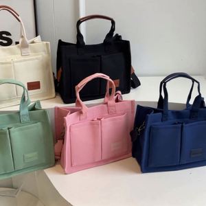Sacs fourre-tout en toile pour femmes, vente directe usine, sacs à bandoulière polyvalents pour le travail, l'ordinateur portable, les livres, les voyages, les infirmières, l'université, ou comme cadeau - Product Image 1