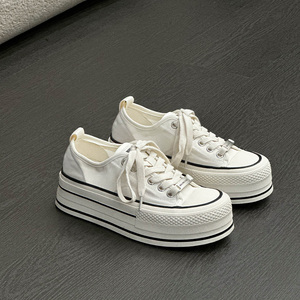 Baskets blanches pour femmes à semelles épaisses, collection été 2026, respirantes en maille, décontractées, coupe basse, rehaussantes, avec empeigne en maille - Product Image 5