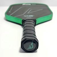 Pickleball de haute qualité approuvé par l'USAPA, durable, avec noyau en mousse de 16 mm pressé à chaud et surface en fibre de carbone, tendance pour les compétitions et le divertissement