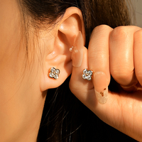 Boucles d'oreilles clous trèfle à quatre feuilles miniatures style floral en moissanite plaqué or 14K de 3 mm, en stock, vente en gros, cadeau de fête, collection Sweet Lucky