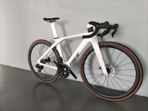 Nouveau cadre de vélo de route en fibre de carbone 2024, 22 vitesses, roues 700C, freins à disque hydrauliques, rayons en acier inoxydable, couleur personnalisable - Product Image 3