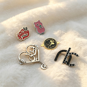 Wholesale Custom Engraved Metal Logo <b>Tag</b> Private Brand <b>Name</b> Metal Label for Clothing Scarf Shoes Garment Accessories - Product Image 1