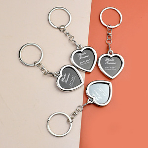 Porte-clés de luxe mini cadre photo avec motif cœur, pendentif décoratif en métal double face, tendance - Product Image 5