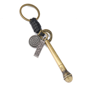 Porte-clés Rétro en Cuir avec Pendentif Microphone, Anneaux Métalliques Vintage en Cuir <span class=keywords><strong>de</strong></span> <span class=keywords><strong>Vachette</strong></span>, Style Punk, pour Clés <span class=keywords><strong>de</strong></span> Voiture, Bijoux Cadeaux - Product Image 4