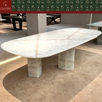 GOLDKING Centre de table de luxe haut de gamme pour exposition, en marbre veiné champagne de forme bateau, avec pieds en bloc de marbre massif, OEM ODM