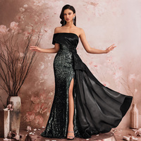 Robe de soirée asymétrique en satin drapé sirène IMPEREAL OEM sans bretelles avec sequins, fente haute et fleurs 3D à la taille – Vente en gros