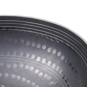 La primera tecnología del mundo con bordes lisos en una sartén de hierro de grado alimenticio puro, diseño martillado de alta resistencia, base de inducción para una cocina saludable. - Product Image 4