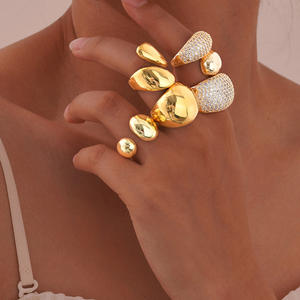 Anillo de Dedo Redondo Exagerado de Acero Inoxidable que no se Deslustra, Chapado en Oro de <span class=keywords><strong>18K</strong></span>, Joyería Impermeable con Alto Pulido de XIXI - Product Image 3