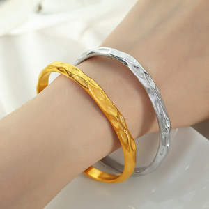 Irregular <b>Hammered</b> Pattern <b>Bangle</b> Zinc Alloy Unisex Fashion Jewelry C Style Bracelet Light Luxury Design - Product Image 4
