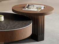 Table basse de salon médiévale, design moderne écologique, plateau en pierre microcristalline, intégration haut-bas, chêne rouge