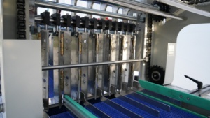 Máquina de embalaje retráctil automática multifuncional al por mayor, fácil de operar, túnel de calor PLC, correa de motor, papel de embalaje de alimentos - Product Image 3