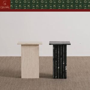 Table d'appoint en marbre GOLDKING, noir et blanc veiné, pour salon, chambre à coucher, design moderne avec rainures verticales polies sur mesure - Product Image 4