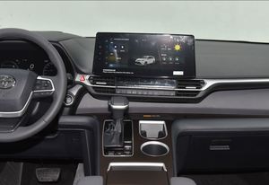 Toyota Granvia MPV 2.5L Mix Comfort 2024, Vehículo Usado en Venta, Como Nuevo - Product Image 3