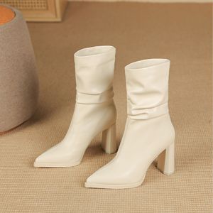 Bottines en cuir verni Y3911-2 à bout pointu et talon épais, style tendance, à enfiler, couleur unie pour femme - Product Image 1