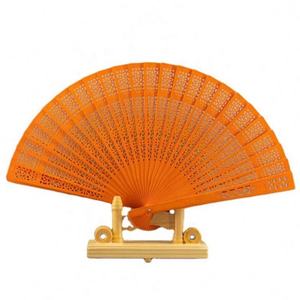 Abanicos de mano plegables de madera hueca para festivales, regalo de boda personalizable con técnica pulida y decoración para colgar en la pared - Product Image 1