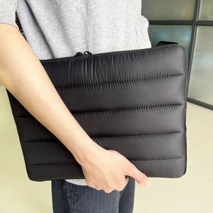 Funda Protectora Ligera Personalizada para Laptop y Tablet, de Poliéster, Resistente a Impactos, con Marca Registrada y Color del Fabricante - Product Image 5