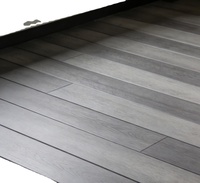 Revêtement de terrasse en composite bois-PVC haute performance, résistant aux intempéries et imperméable, surface lisse pour jardin extérieur et balcon