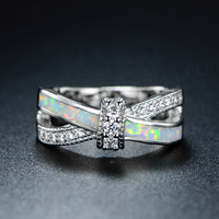 Bague de mariage et de fête en argent sterling 925 plaqué or blanc et rhodium avec opale de feu et CZ en croix