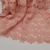Robe en guipure à fleurs roses Dentelle chimique de 70cm d'épaisseur avec motif floral Catégorie de produit Tissu en dentelle