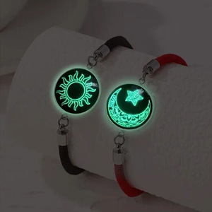 Bracciale per Coppie Suxuan Jewelry in Acciaio Inossidabile con Doppio Sole e Luna, Luminescente al Buio, Bracciale per San Valentino per Uomini e Donne - Product Image 3