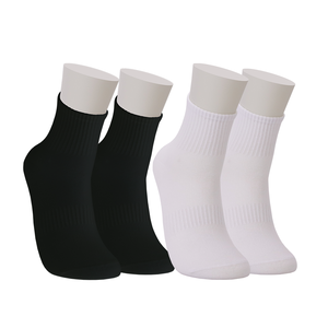 Chaussette de lettres pour <span class=keywords><strong>hommes</strong></span> personnalisée en blanc noir décontracté Logo Design antibactérien caractéristique motif de sublimation pour la saison de printemps - Product Image 3